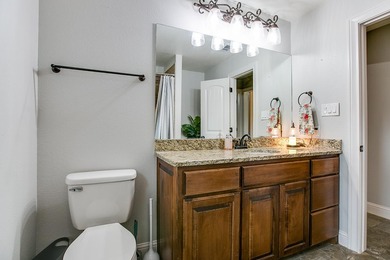 Beautiful 5 Bedroom, 3 Bath brick home on 1.05 fenced in acre - photo 19