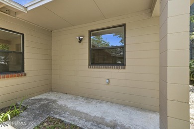 Looking for a move in ready, concrete block home? This is it! - photo 22