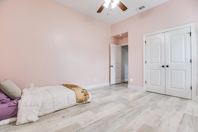 Beautiful 5 Bedroom, 3 Bath brick home on 1.05 fenced in acre - photo 22