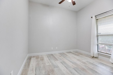 Beautiful 5 Bedroom, 3 Bath brick home on 1.05 fenced in acre - photo 23