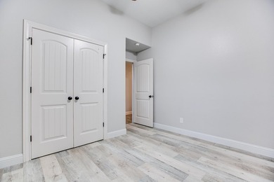 Beautiful 5 Bedroom, 3 Bath brick home on 1.05 fenced in acre - photo 24