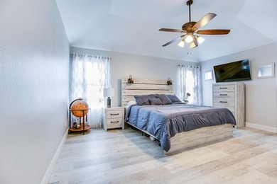 Beautiful 5 Bedroom, 3 Bath brick home on 1.05 fenced in acre - photo 25