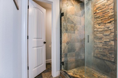 Beautiful 5 Bedroom, 3 Bath brick home on 1.05 fenced in acre - photo 29