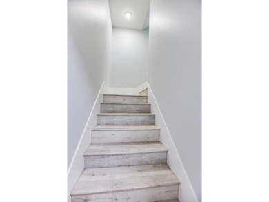 Beautiful 5 Bedroom, 3 Bath brick home on 1.05 fenced in acre - photo 32