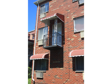 3 unit, corner property, new boiler, Water tank good, in window - photo 5