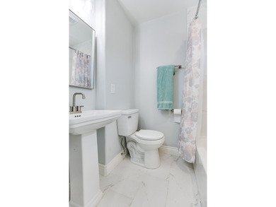 Beautiful 5 Bedroom, 3 Bath brick home on 1.05 fenced in acre - photo 35