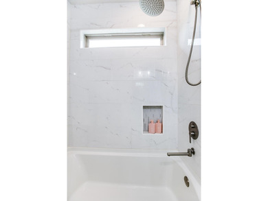 Beautiful 5 Bedroom, 3 Bath brick home on 1.05 fenced in acre - photo 36