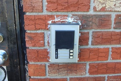 3 unit, corner property, new boiler, Water tank good, in window - photo 7