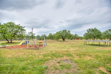 Beautiful 5 Bedroom, 3 Bath brick home on 1.05 fenced in acre - photo 38