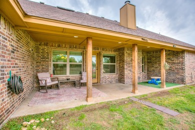 Beautiful 5 Bedroom, 3 Bath brick home on 1.05 fenced in acre - photo 39