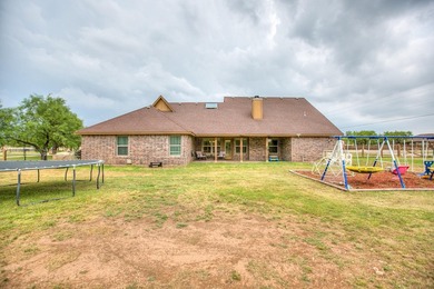 Beautiful 5 Bedroom, 3 Bath brick home on 1.05 fenced in acre - photo 40