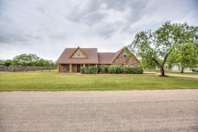 Beautiful 5 Bedroom, 3 Bath brick home on 1.05 fenced in acre - photo 43