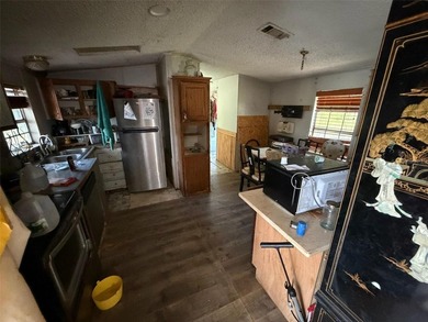 This 2-bedroom, 2-bath mobile home provides comfortable living - photo 8
