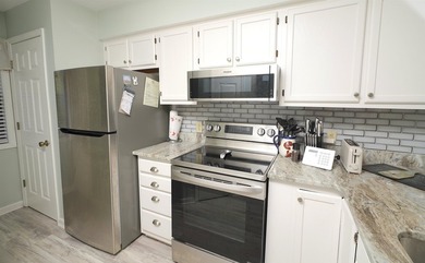Charming 2-Bed, 2-Bath Condo in Cypress Bay Community - Little - photo 6