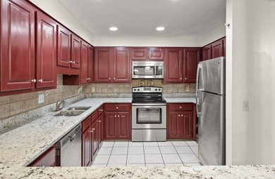 Welcome to this beautiful 4-bedroom townhouse offering plenty of - photo 12