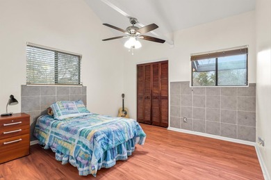 Welcome to this beautiful 4-bedroom townhouse offering plenty of - photo 18