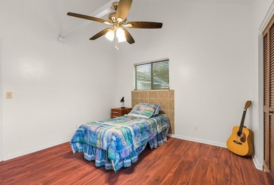 Welcome to this beautiful 4-bedroom townhouse offering plenty of - photo 19