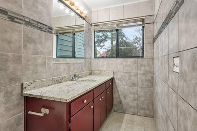 Welcome to this beautiful 4-bedroom townhouse offering plenty of - photo 23