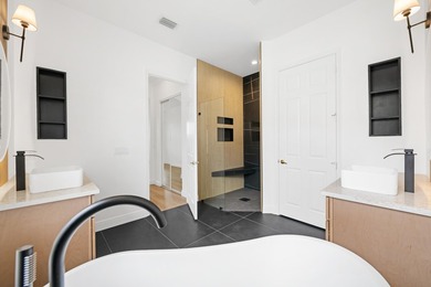 Welcome to Venetian Isles, a gated 55+ active lifestyle - photo 32