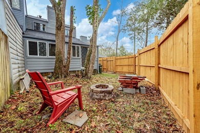 Welcome to this beautiful 4-bedroom townhouse offering plenty of - photo 33
