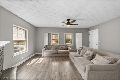 Fantastic investment or owner-occupant opportunity! This fully - photo 3