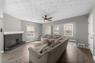 Fantastic investment or owner-occupant opportunity! This fully - photo 5