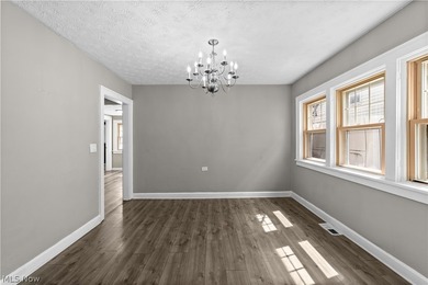 Fantastic investment or owner-occupant opportunity! This fully - photo 6