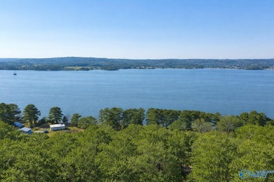 Welcome to this stunning 4-bdrm retreat on 4 private acres - photo 3