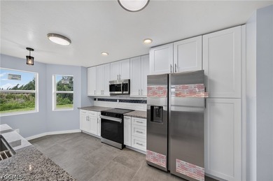 This beautifully renovated move in ready home offers 3 bedrooms - photo 11