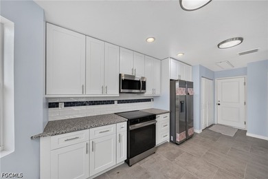 This beautifully renovated move in ready home offers 3 bedrooms - photo 14