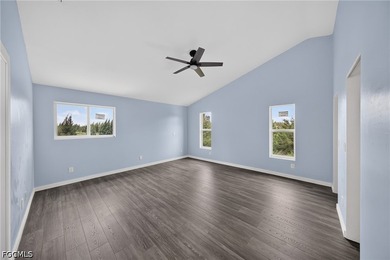 This beautifully renovated move in ready home offers 3 bedrooms - photo 17