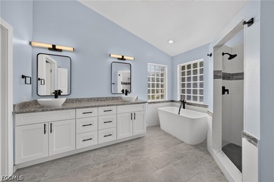 This beautifully renovated move in ready home offers 3 bedrooms - photo 20