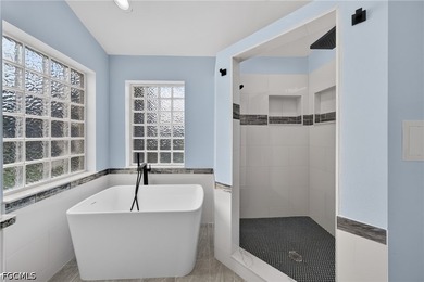 This beautifully renovated move in ready home offers 3 bedrooms - photo 21