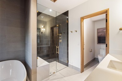 Construction Completed! Fully Furnished. Introducing Par 5 - - photo 21