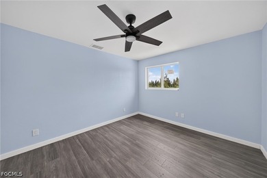This beautifully renovated move in ready home offers 3 bedrooms - photo 22