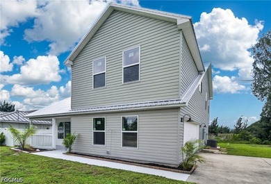 This beautifully renovated move in ready home offers 3 bedrooms - photo 31