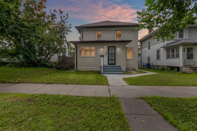 Beautiful large home located minutes away from Lake Phalen. This - photo 1