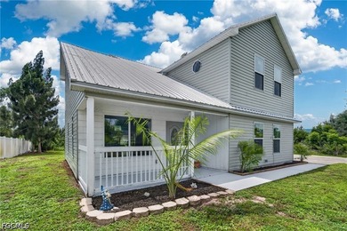 This beautifully renovated move in ready home offers 3 bedrooms - photo 32