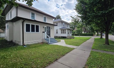Beautiful large home located minutes away from Lake Phalen. This - photo 3
