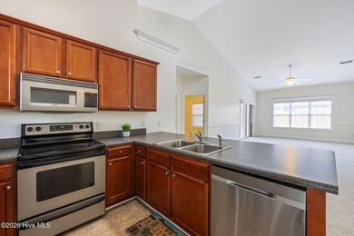 Welcome to this beautifully maintained single-story townhome - photo 12