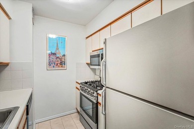 Welcome to your next home at Lakeside Towers! This spacious - photo 8