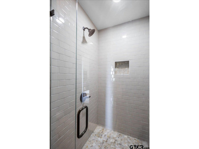 Experience the perfect blend of luxury, comfort, and - photo 10