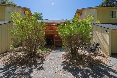 Beautifully remodeled & freshly updated 2 Bedroom, 2 Bath Villa - photo 5
