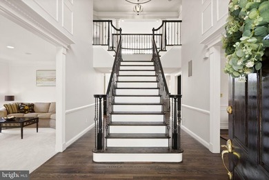 **OPEN HOUSE** Sunday July 12th, 1 pm - 3 pm. A Rare Offering in - photo 11