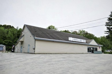 Large commercial building close to all major shopping with first - photo 1