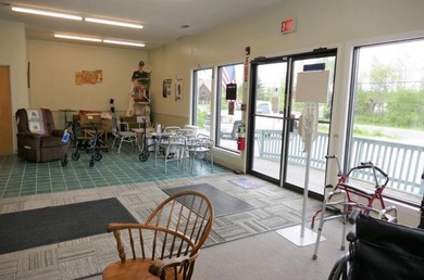 Large commercial building close to all major shopping with first - photo 6