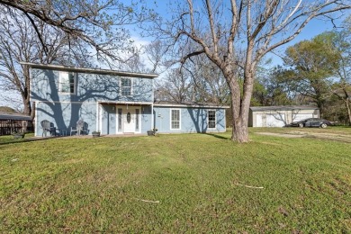 Charming and cozy off-water home featuring 4 bedrooms and 2 - Lake Home For Sale in Payne Springs, Texas