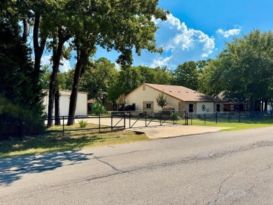 Cedar Creek Lake Home For Sale in Gun Barrel City Texas