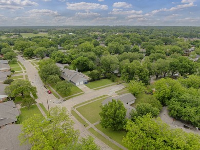 Recently renovated home on corner lot in established - photo 29