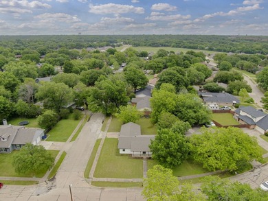 Recently renovated home on corner lot in established - photo 31